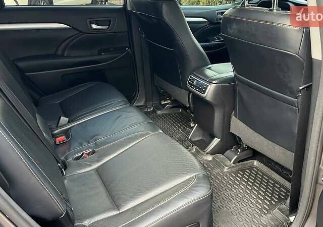 Серый Тойота Хайлендер, объемом двигателя 2.67 л и пробегом 253 тыс. км за 21900 $, фото 6 на Automoto.ua