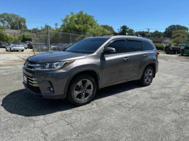 Тойота Хайлендер 2017 в Житомире на Automoto.ua Серый Тойота Хайлендер, объемом двигателя 3.5 л и пробегом 57 тыс. км за 15600 $, фото 1 на Automoto.ua