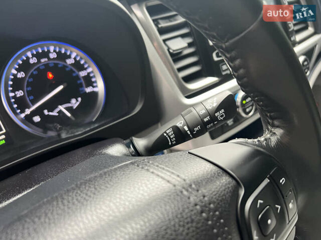 Сірий Тойота Хайлендер, об'ємом двигуна 3.49 л та пробігом 176 тис. км за 34000 $, фото 24 на Automoto.ua