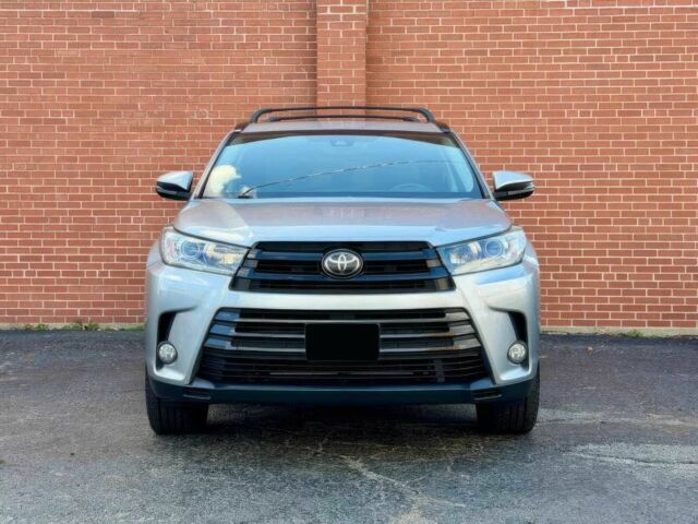 Серый Тойота Хайлендер, объемом двигателя 3.5 л и пробегом 57 тыс. км за 19000 $, фото 1 на Automoto.ua