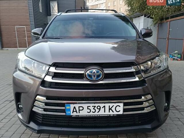 Серый Тойота Хайлендер, объемом двигателя 3.46 л и пробегом 117 тыс. км за 29500 $, фото 2 на Automoto.ua