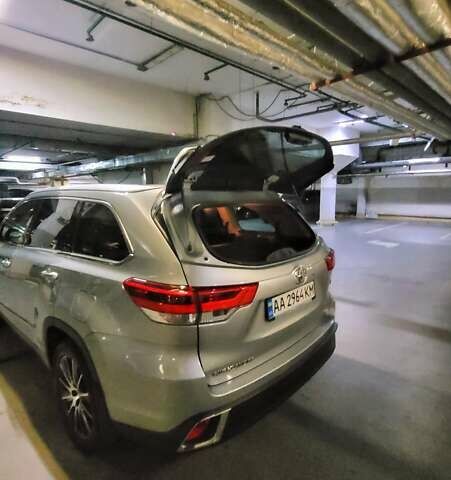 Сірий Тойота Хайлендер, об'ємом двигуна 3.46 л та пробігом 62 тис. км за 33000 $, фото 32 на Automoto.ua