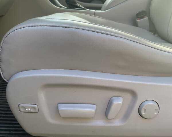 Серый Тойота Хайлендер, объемом двигателя 3.46 л и пробегом 71 тыс. км за 32000 $, фото 20 на Automoto.ua