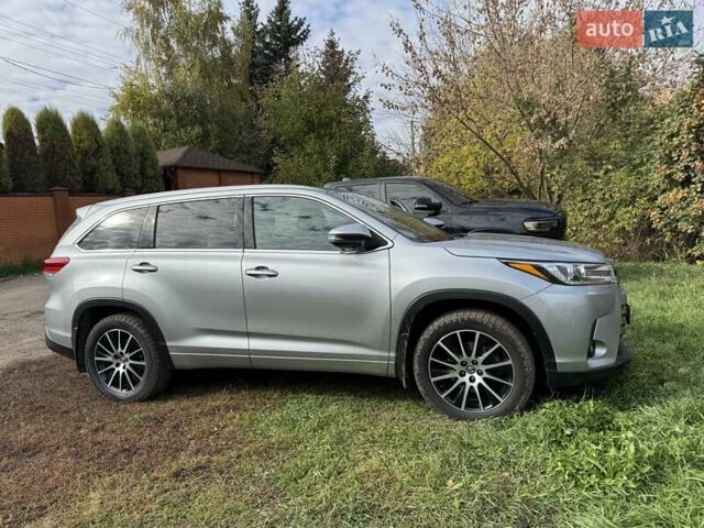 Серый Тойота Хайлендер, объемом двигателя 3.46 л и пробегом 236 тыс. км за 25000 $, фото 4 на Automoto.ua