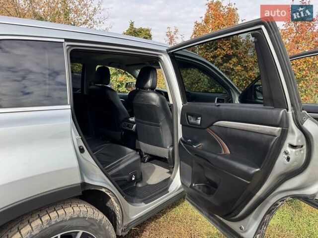 Серый Тойота Хайлендер, объемом двигателя 3.46 л и пробегом 236 тыс. км за 25000 $, фото 9 на Automoto.ua