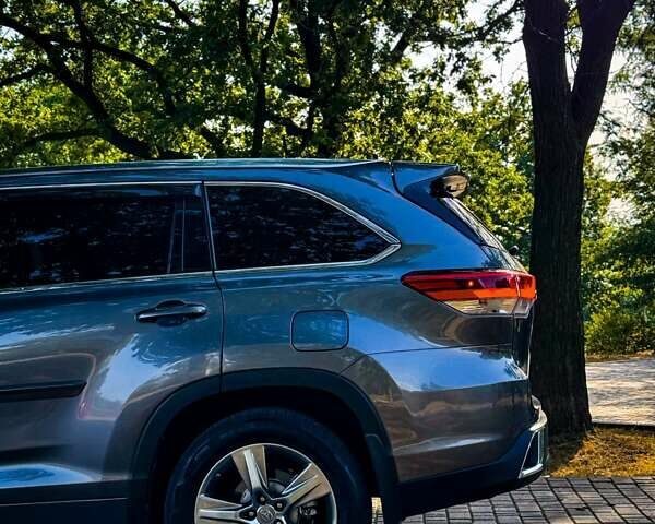 Сірий Тойота Хайлендер, об'ємом двигуна 3.46 л та пробігом 140 тис. км за 35899 $, фото 9 на Automoto.ua