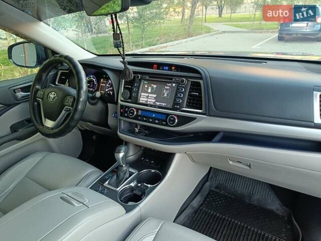 Серый Тойота Хайлендер, объемом двигателя 3.46 л и пробегом 117 тыс. км за 29500 $, фото 43 на Automoto.ua