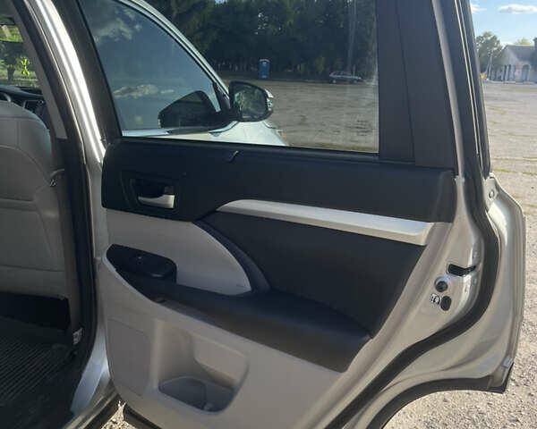 Серый Тойота Хайлендер, объемом двигателя 3.46 л и пробегом 71 тыс. км за 32000 $, фото 7 на Automoto.ua