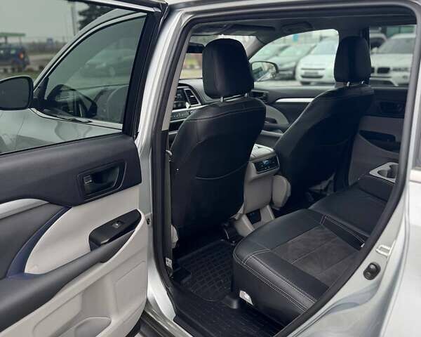 Сірий Тойота Хайлендер, об'ємом двигуна 2.67 л та пробігом 121 тис. км за 26000 $, фото 17 на Automoto.ua