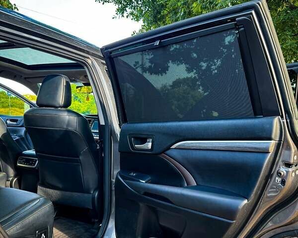 Сірий Тойота Хайлендер, об'ємом двигуна 3.46 л та пробігом 140 тис. км за 35899 $, фото 16 на Automoto.ua