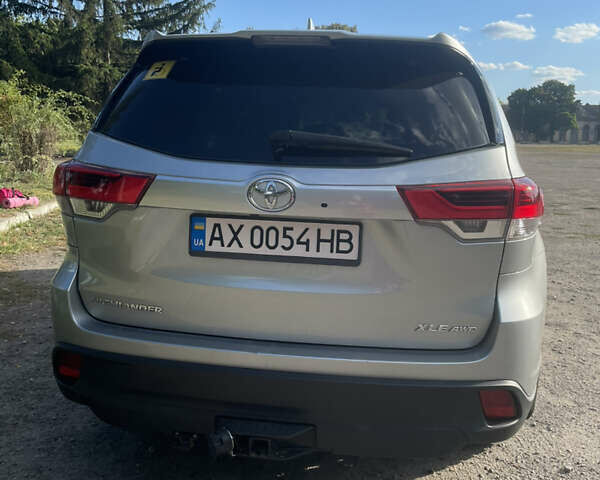 Серый Тойота Хайлендер, объемом двигателя 3.46 л и пробегом 71 тыс. км за 32000 $, фото 4 на Automoto.ua