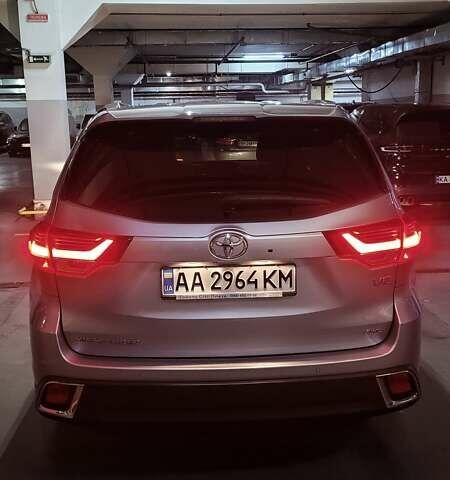 Сірий Тойота Хайлендер, об'ємом двигуна 3.46 л та пробігом 62 тис. км за 33000 $, фото 4 на Automoto.ua