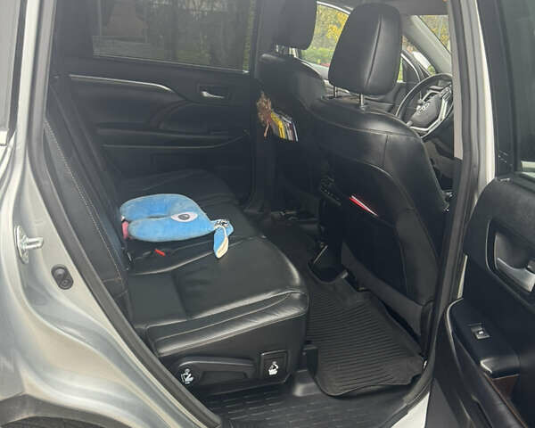 Сірий Тойота Хайлендер, об'ємом двигуна 3.46 л та пробігом 181 тис. км за 29999 $, фото 18 на Automoto.ua