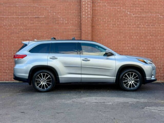 Серый Тойота Хайлендер, объемом двигателя 3.5 л и пробегом 57 тыс. км за 19000 $, фото 3 на Automoto.ua