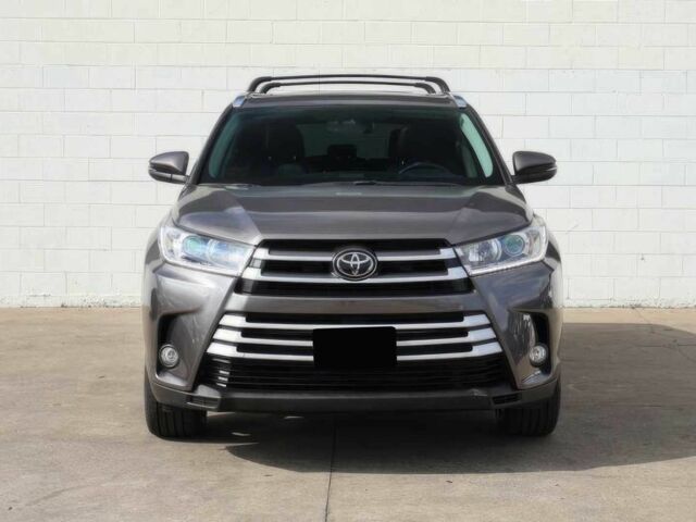 Серый Тойота Хайлендер, объемом двигателя 3.5 л и пробегом 64 тыс. км за 19000 $, фото 1 на Automoto.ua