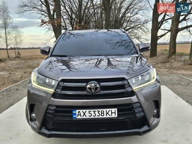 Сірий Тойота Хайлендер, об'ємом двигуна 3.46 л та пробігом 157 тис. км за 26700 $, фото 8 на Automoto.ua