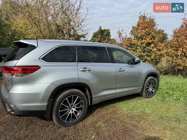 Серый Тойота Хайлендер, объемом двигателя 3.46 л и пробегом 236 тыс. км за 25000 $, фото 5 на Automoto.ua