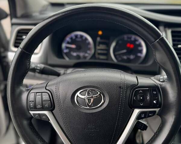 Сірий Тойота Хайлендер, об'ємом двигуна 2.67 л та пробігом 121 тис. км за 26000 $, фото 12 на Automoto.ua