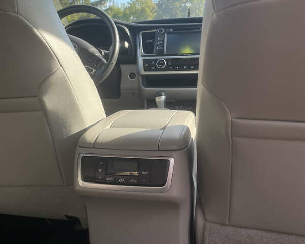 Серый Тойота Хайлендер, объемом двигателя 3.46 л и пробегом 71 тыс. км за 32000 $, фото 9 на Automoto.ua