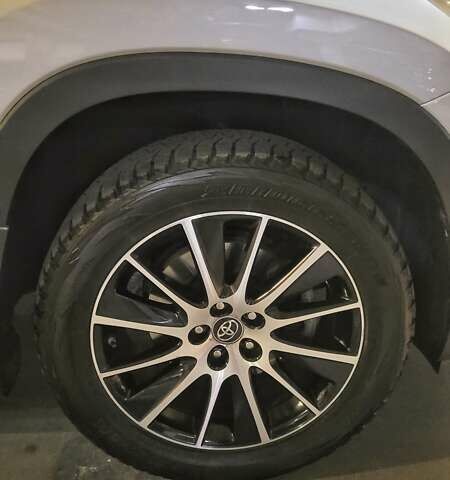 Сірий Тойота Хайлендер, об'ємом двигуна 3.46 л та пробігом 62 тис. км за 33000 $, фото 12 на Automoto.ua