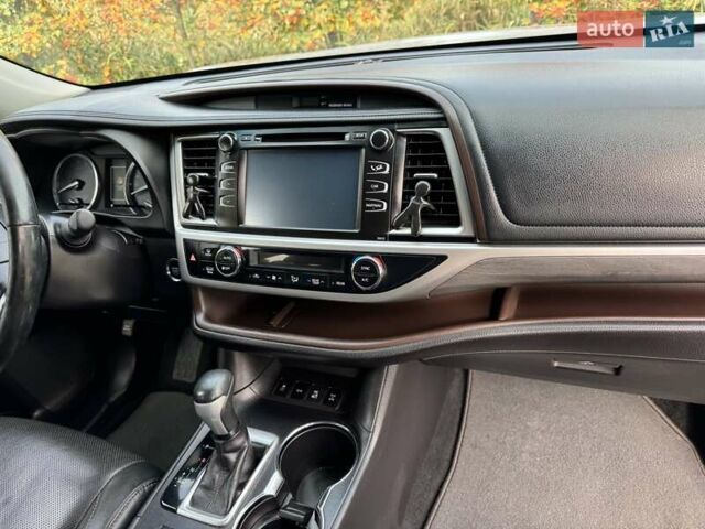 Серый Тойота Хайлендер, объемом двигателя 3.46 л и пробегом 236 тыс. км за 25000 $, фото 8 на Automoto.ua