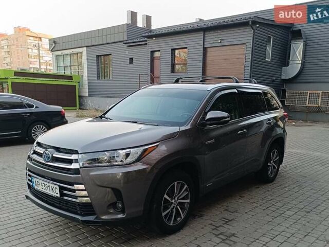 Серый Тойота Хайлендер, объемом двигателя 3.46 л и пробегом 117 тыс. км за 29500 $, фото 1 на Automoto.ua