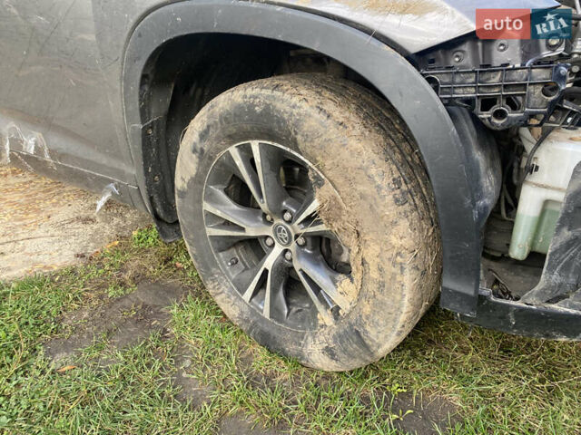 Сірий Тойота Хайлендер, об'ємом двигуна 2.67 л та пробігом 150 тис. км за 9000 $, фото 12 на Automoto.ua