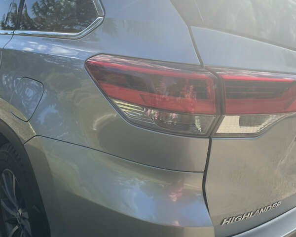 Серый Тойота Хайлендер, объемом двигателя 3.46 л и пробегом 71 тыс. км за 32000 $, фото 16 на Automoto.ua