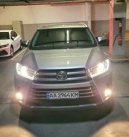 Сірий Тойота Хайлендер, об'ємом двигуна 3.46 л та пробігом 62 тис. км за 33000 $, фото 3 на Automoto.ua