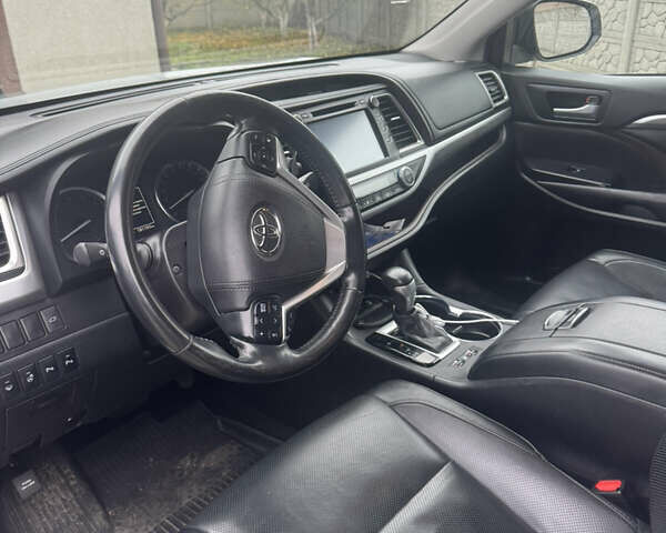 Сірий Тойота Хайлендер, об'ємом двигуна 3.46 л та пробігом 181 тис. км за 29999 $, фото 10 на Automoto.ua