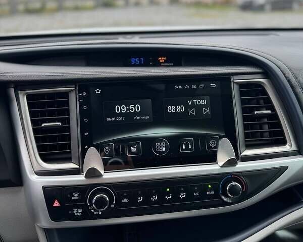 Сірий Тойота Хайлендер, об'ємом двигуна 2.67 л та пробігом 121 тис. км за 26000 $, фото 11 на Automoto.ua