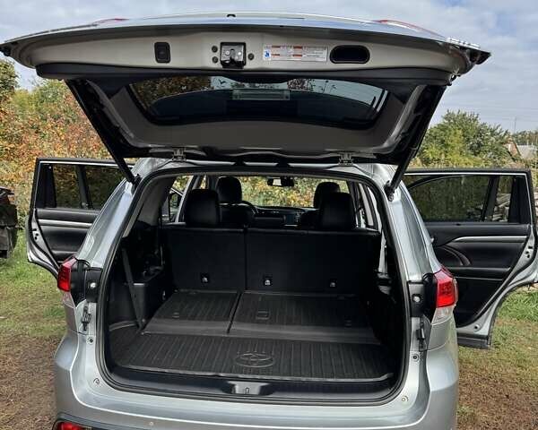 Серый Тойота Хайлендер, объемом двигателя 3.46 л и пробегом 236 тыс. км за 25000 $, фото 17 на Automoto.ua