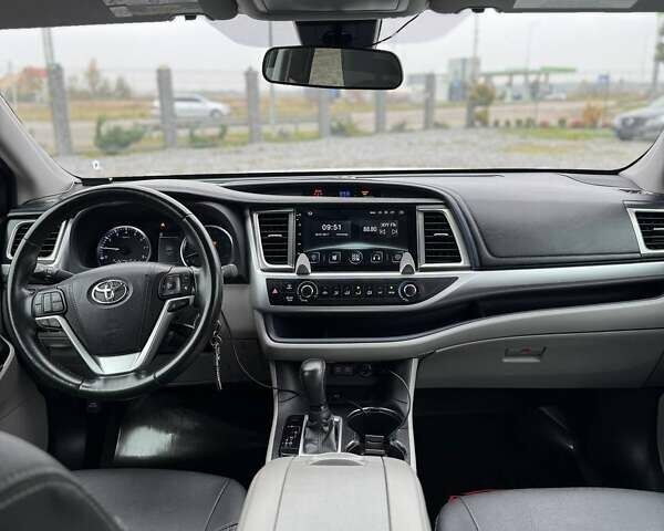 Сірий Тойота Хайлендер, об'ємом двигуна 2.67 л та пробігом 121 тис. км за 26000 $, фото 10 на Automoto.ua