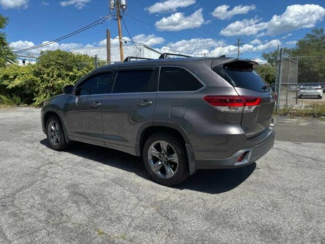 Тойота Хайлендер 2017 в Житомире на Automoto.ua Серый Тойота Хайлендер, объемом двигателя 3.5 л и пробегом 57 тыс. км за 15600 $, фото 3 на Automoto.ua