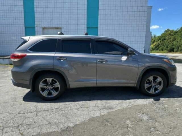 Тойота Хайлендер 2017 в Житомире на Automoto.ua Серый Тойота Хайлендер, объемом двигателя 3.5 л и пробегом 57 тыс. км за 15600 $, фото 5 на Automoto.ua