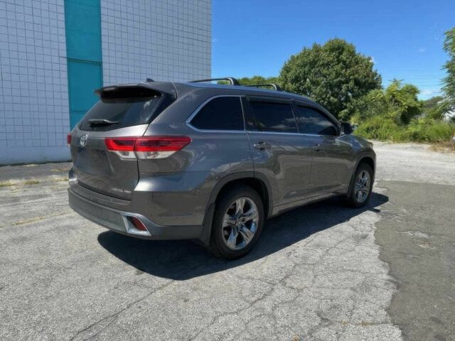 Тойота Хайлендер 2017 в Житомире на Automoto.ua Серый Тойота Хайлендер, объемом двигателя 3.5 л и пробегом 57 тыс. км за 15600 $, фото 4 на Automoto.ua