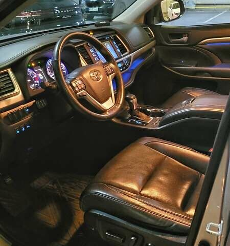 Сірий Тойота Хайлендер, об'ємом двигуна 3.46 л та пробігом 62 тис. км за 33000 $, фото 15 на Automoto.ua