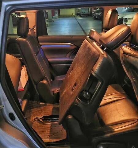 Сірий Тойота Хайлендер, об'ємом двигуна 3.46 л та пробігом 62 тис. км за 33000 $, фото 26 на Automoto.ua