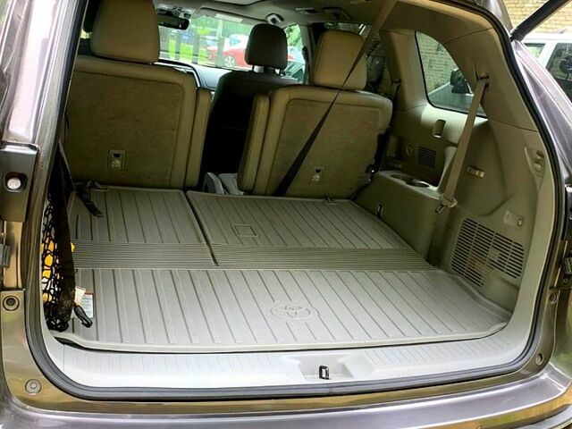 Серый Тойота Хайлендер, объемом двигателя 3.5 л и пробегом 77 тыс. км за 30000 $, фото 4 на Automoto.ua