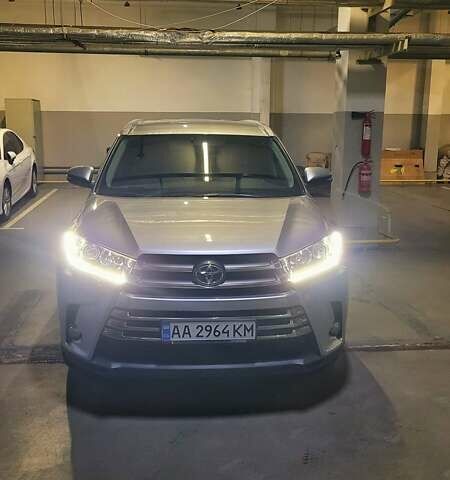 Сірий Тойота Хайлендер, об'ємом двигуна 3.46 л та пробігом 62 тис. км за 33000 $, фото 1 на Automoto.ua