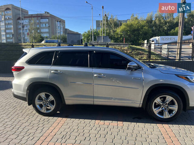 Сірий Тойота Хайлендер, об'ємом двигуна 3.49 л та пробігом 176 тис. км за 34000 $, фото 3 на Automoto.ua