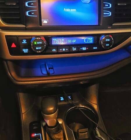 Сірий Тойота Хайлендер, об'ємом двигуна 3.46 л та пробігом 62 тис. км за 33000 $, фото 18 на Automoto.ua