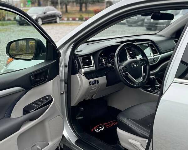 Сірий Тойота Хайлендер, об'ємом двигуна 2.67 л та пробігом 121 тис. км за 26000 $, фото 9 на Automoto.ua