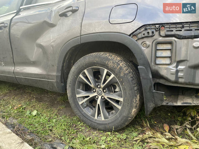 Сірий Тойота Хайлендер, об'ємом двигуна 2.67 л та пробігом 150 тис. км за 9000 $, фото 11 на Automoto.ua