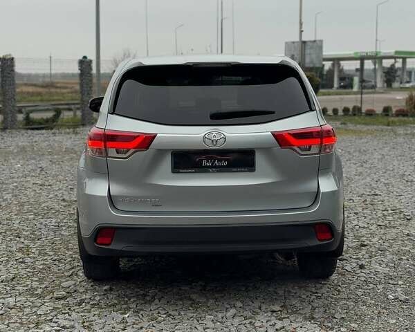 Сірий Тойота Хайлендер, об'ємом двигуна 2.67 л та пробігом 121 тис. км за 26000 $, фото 3 на Automoto.ua