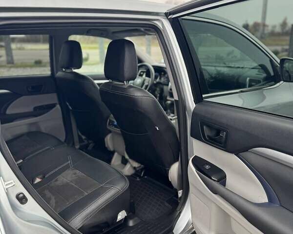 Сірий Тойота Хайлендер, об'ємом двигуна 2.67 л та пробігом 121 тис. км за 26000 $, фото 14 на Automoto.ua