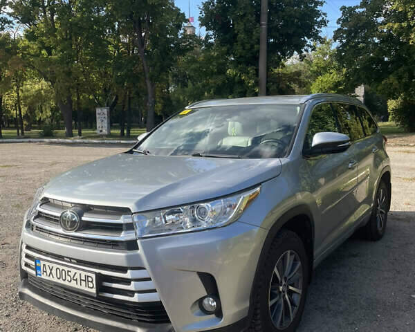 Серый Тойота Хайлендер, объемом двигателя 3.46 л и пробегом 71 тыс. км за 32000 $, фото 1 на Automoto.ua
