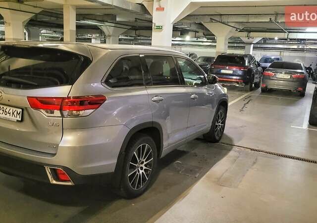 Сірий Тойота Хайлендер, об'ємом двигуна 3.46 л та пробігом 62 тис. км за 33000 $, фото 7 на Automoto.ua