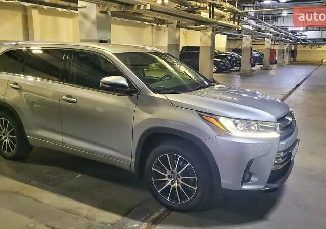 Сірий Тойота Хайлендер, об'ємом двигуна 3.46 л та пробігом 62 тис. км за 33000 $, фото 2 на Automoto.ua