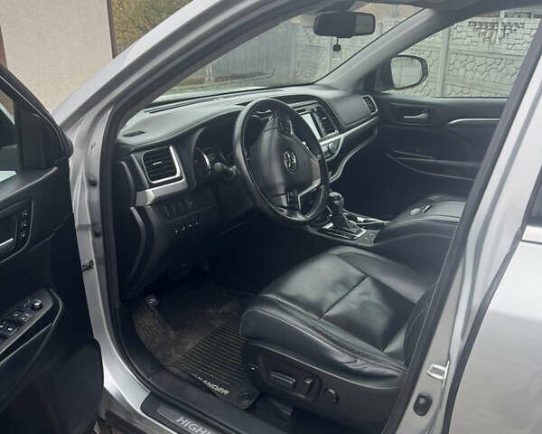 Сірий Тойота Хайлендер, об'ємом двигуна 3.46 л та пробігом 181 тис. км за 29999 $, фото 9 на Automoto.ua